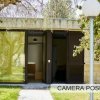 Esterno con ingresso, vista giardino alberato.