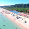 La spiaggia privata di sabbia del Centro Vacanze Verde Mare di Marina Palmense